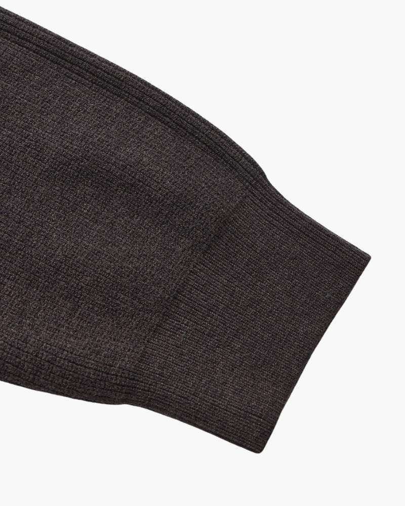 Raffinierter Strickpullover mit halbem Reißverschluss